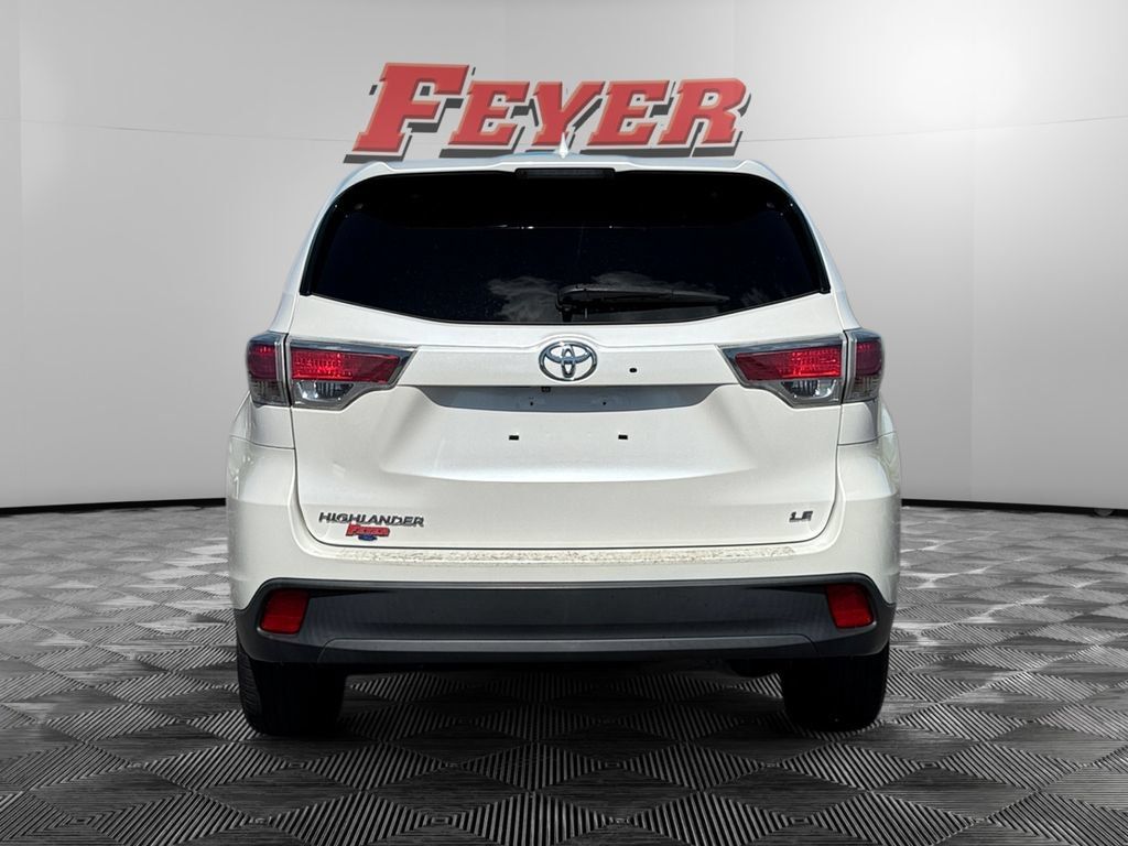 Used 2015 Toyota Highlander Plus FWD image 4