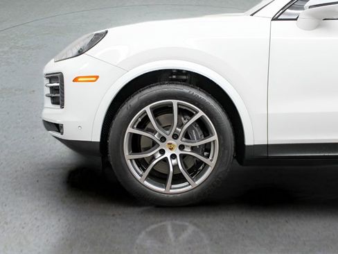 Used 2024 Porsche Cayenne AWD/4WD image 9