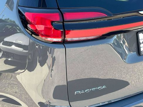 Used 2022 Chrysler Pacifica Touring-L FWD image 33