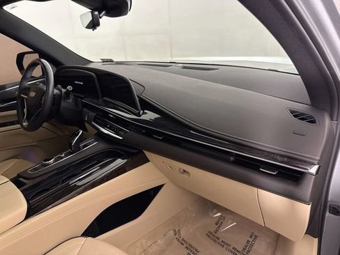 Used 2024 Cadillac Escalade Premium Luxury AWD/4WD image 34