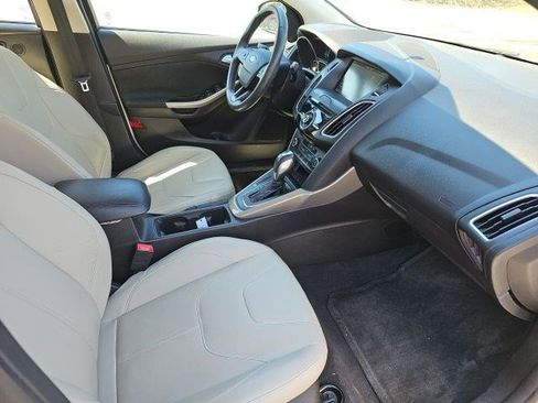 Used 2015 Ford Focus Titanium image 11