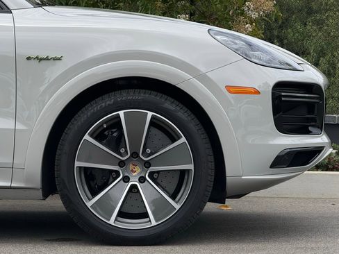 Certified 2022 Porsche Cayenne Turbo S AWD/4WD image 12