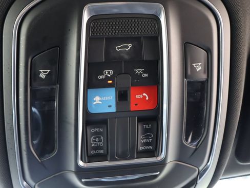Used 2024 Jeep Grand Cherokee Altitude RWD image 27