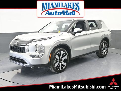 New 2026 Mitsubishi Outlander SE image 1