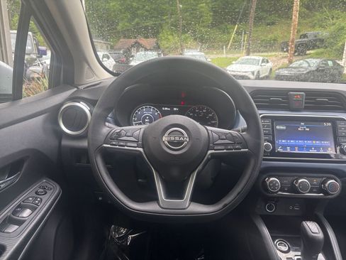 Used 2025 Nissan Versa SV FWD image 33