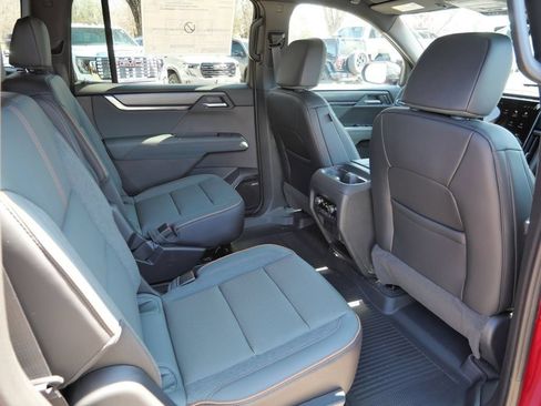 New 2026 GMC Acadia AT4 w/ Luxury Package AWD/4WD image 32