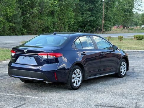 Used 2022 Toyota Corolla LE FWD image 3
