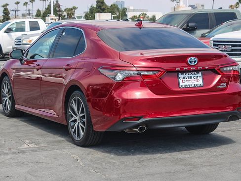 Used 2022 Toyota Camry XLE w/ Navigation Upgrade Package FWD image 7