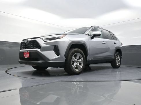 Used 2024 Toyota RAV4 XLE FWD image 32