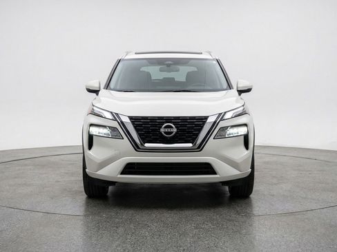 Used 2025 Nissan Rogue SV AWD/4WD image 2