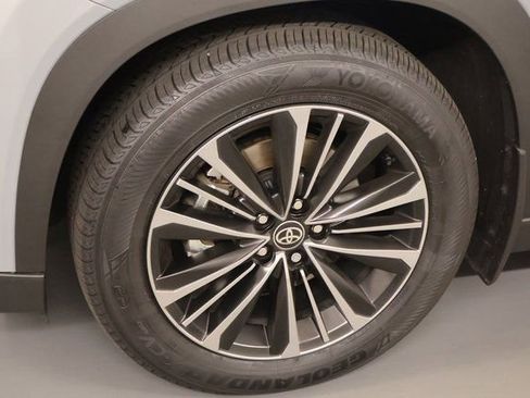 Certified 2025 Toyota Grand Highlander MAX Platinum image 8