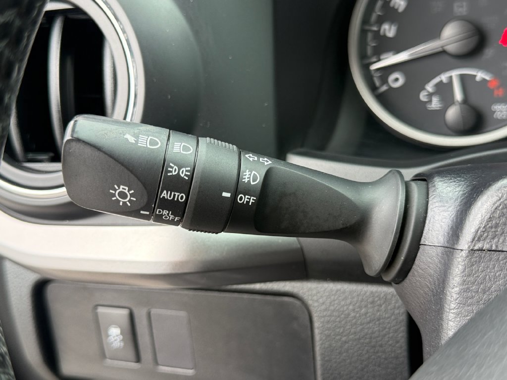 Used 2022 Toyota Tacoma SR5 AWD/4WD image 27