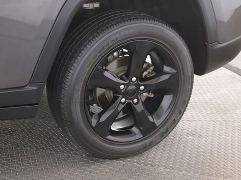 Used 2023 Jeep Grand Cherokee Altitude image 14