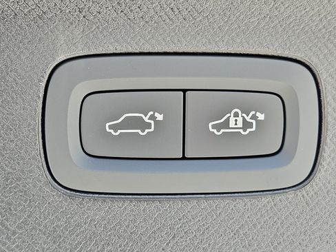 New 2026 Volvo XC90 B5 Core w/ Protection Package image 13