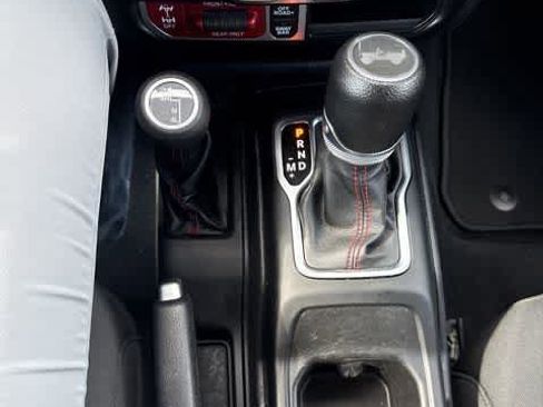 Used 2022 Jeep Wrangler Unlimited Rubicon AWD/4WD image 18