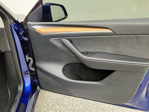 Used 2023 Tesla Model Y AWD image 29