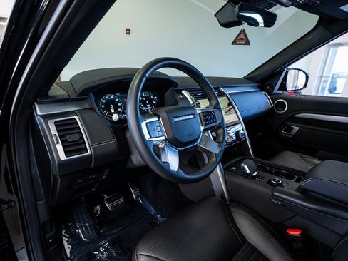 Used 2024 Land Rover Discovery Dynamic SE image 35