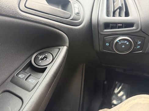 Used 2017 Ford Focus S image 20