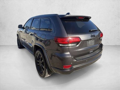 Used 2018 Jeep Grand Cherokee Altitude RWD image 3