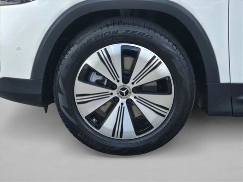 Used 2023 Mercedes-Benz EQB 300 4MATIC w/ Exclusive Package image 23
