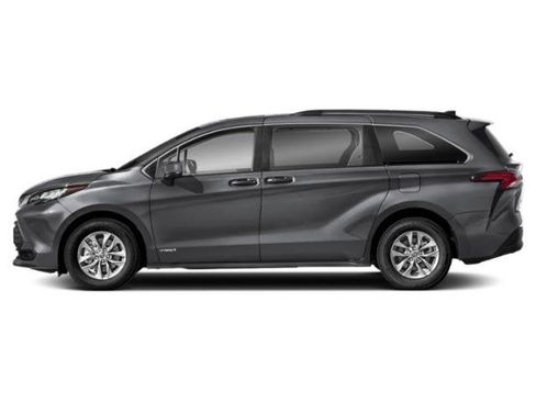 Used 2024 Toyota Sienna LE image 3