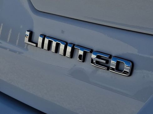 Used 2023 Jeep Grand Cherokee Limited w/ Trailer Tow Prep Group (B) AWD/4WD image 31