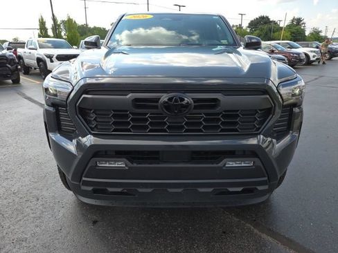 Used 2026 Toyota Tacoma TRD Off-Road w/ TRD Off Road Upgrade Package AWD/4WD image 2