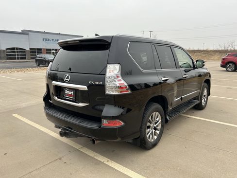 Used 2018 Lexus GX 460 Luxury w/ Preferred Accessory Package image 3