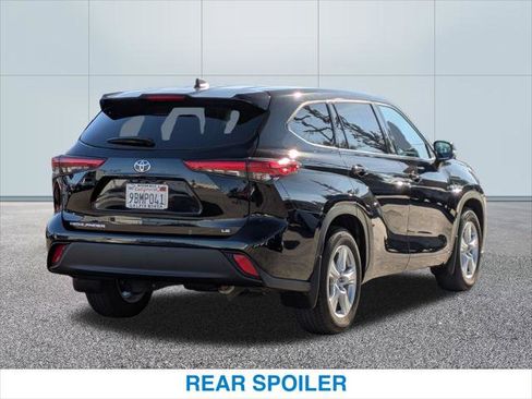 Used 2022 Toyota Highlander LE image 7