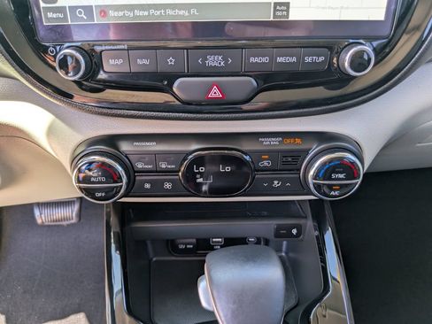 Certified 2025 Kia Soul EX FWD image 25