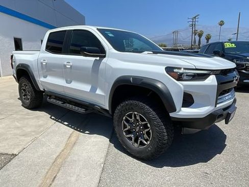 Used 2025 Chevrolet Colorado ZR2 w/ Technology Package AWD/4WD image 37