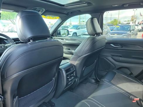 Used 2024 Jeep Grand Cherokee Altitude image 13