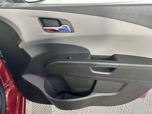 Used 2014 Chevrolet Sonic LT image 21