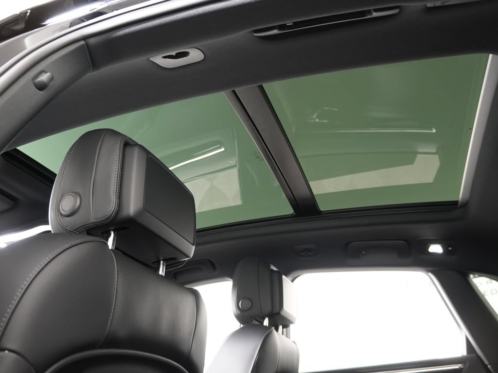 Used 2026 Porsche Macan AWD/4WD image 19