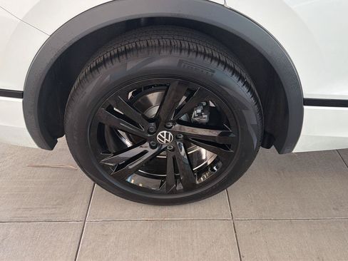 Certified 2024 Volkswagen Tiguan SE R-Line AWD/4WD image 11