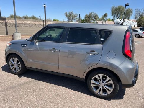 Used 2016 Kia Soul + w/ Audio Package FWD image 3