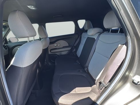 Used 2015 Kia Soul FWD image 33