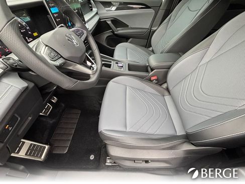 New 2026 Volkswagen Tiguan SE R-Line image 17