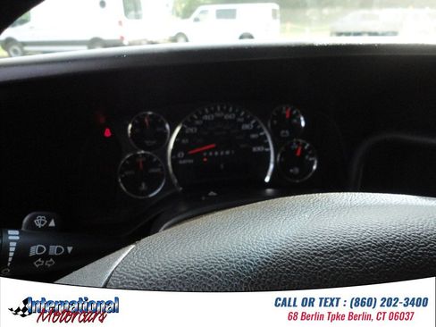 Used 2017 Chevrolet Express 2500 RWD image 19