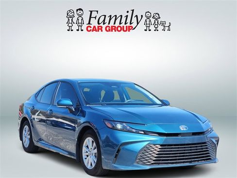Used 2025 Toyota Camry LE w/ Convenience Package image 2