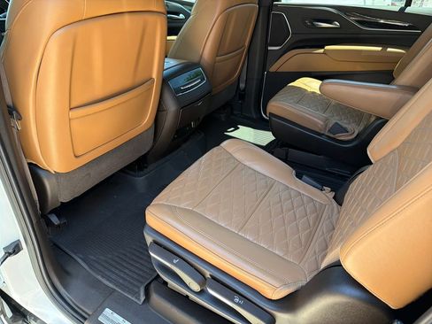 Used 2021 Cadillac Escalade ESV Premium Luxury AWD/4WD image 38