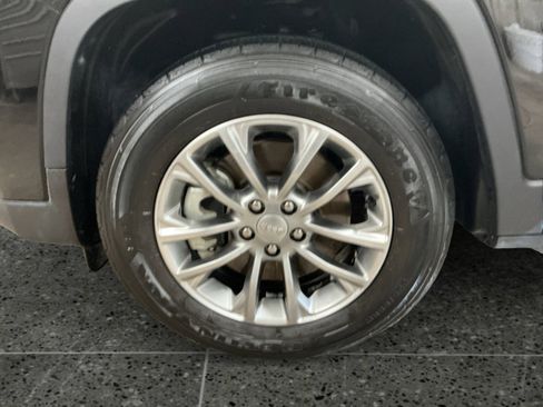 Used 2021 Jeep Cherokee Latitude Lux w/ Comfort/Convenience Group image 14