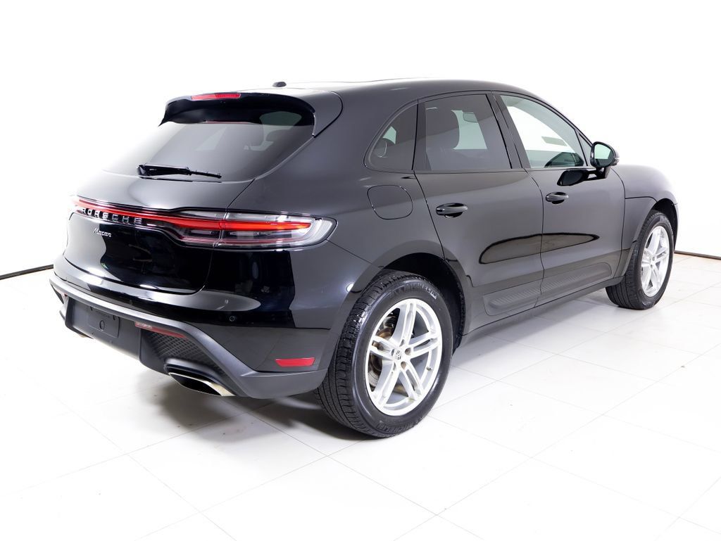 Certified 2024 Porsche Macan AWD/4WD image 34