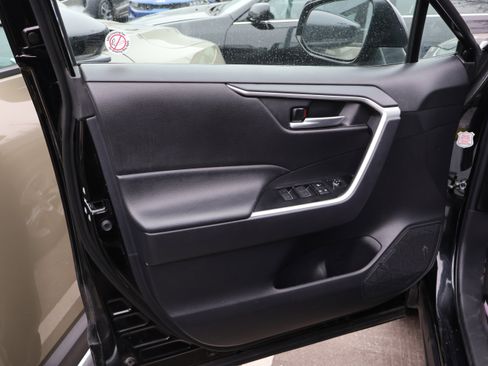 Used 2025 Toyota RAV4 XLE AWD/4WD image 21