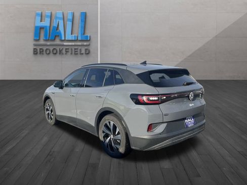 Used 2023 Volkswagen ID.4 Pro image 3