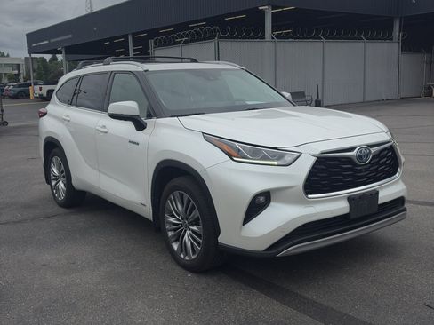 Used 2020 Toyota Highlander Platinum AWD/4WD image 1