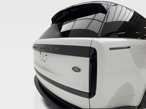 Used 2023 Land Rover Range Rover Long Wheelbase SE image 7