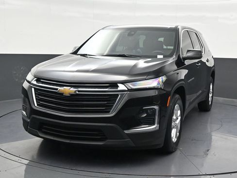 Used 2023 Chevrolet Traverse LS FWD image 9