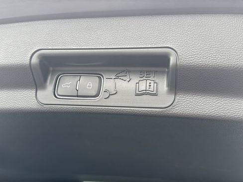 Used 2024 Ford Explorer XLT w/ Equipment Group 202A AWD/4WD image 15