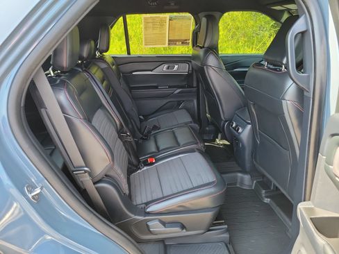 Used 2025 Ford Explorer ST-Line RWD image 36